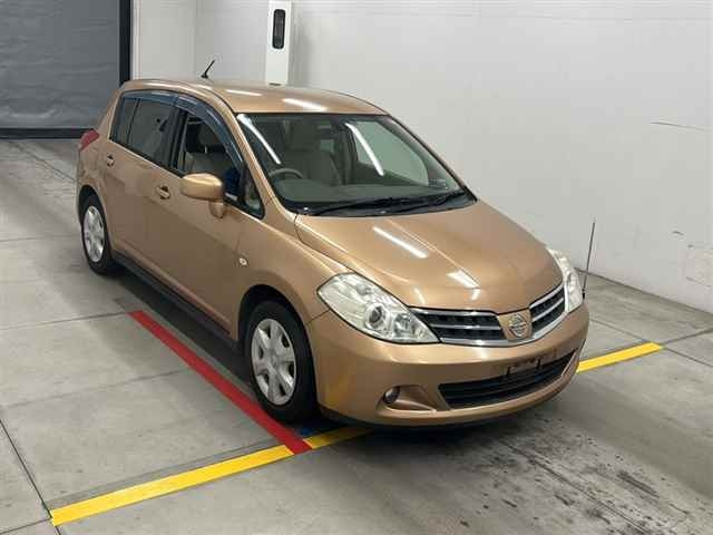NISSAN TIIDA 2010