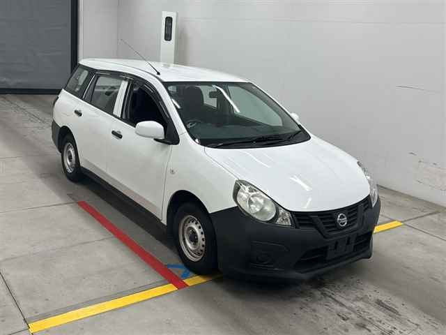 NISSAN AD 2018