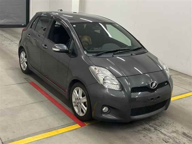 TOYOTA VITZ 2010