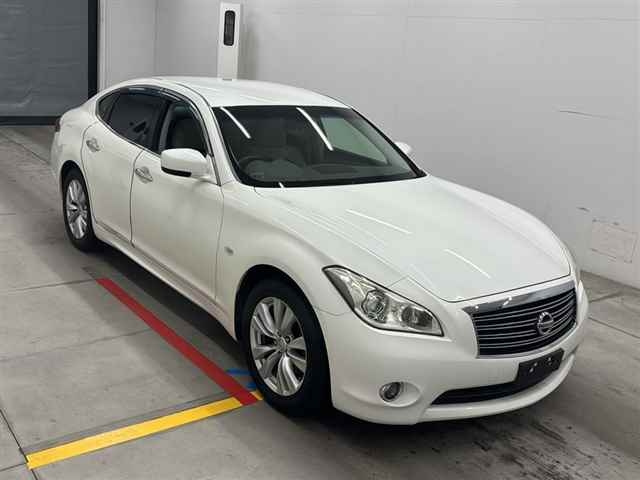 NISSAN FUGA 2010