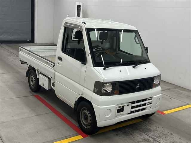 MITSUBISHI MINICAB TRUCK 2010