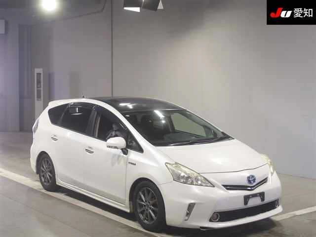 TOYOTA PRIUS ALPHA 2013