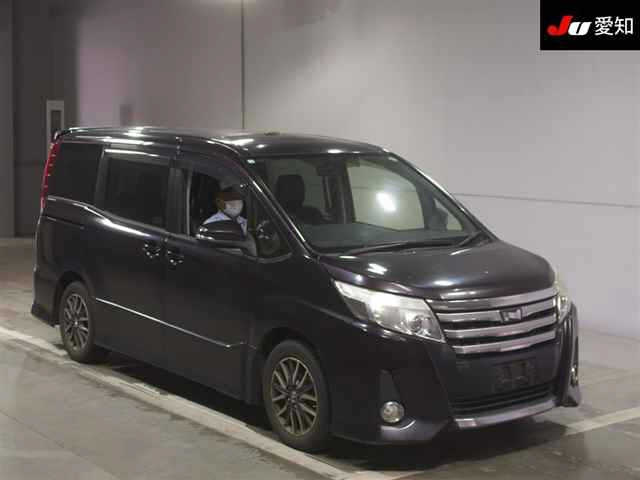 TOYOTA NOAH 2014