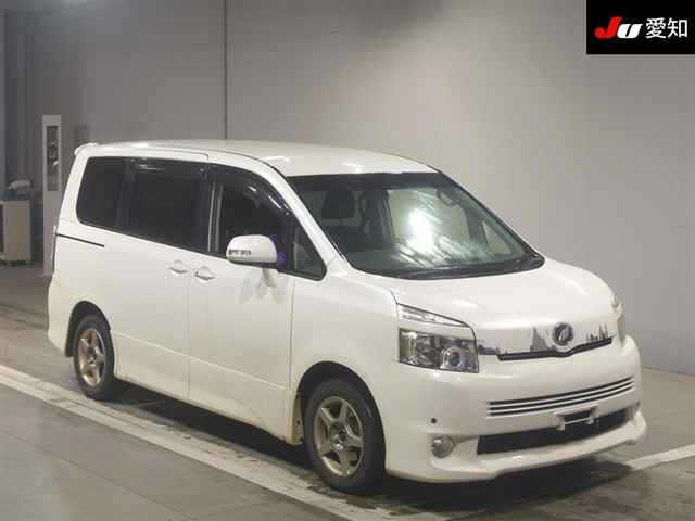 TOYOTA VOXY 2010