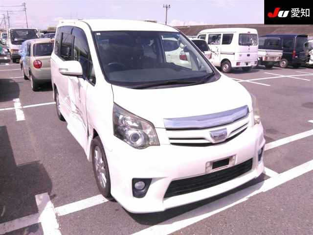 TOYOTA NOAH 2011