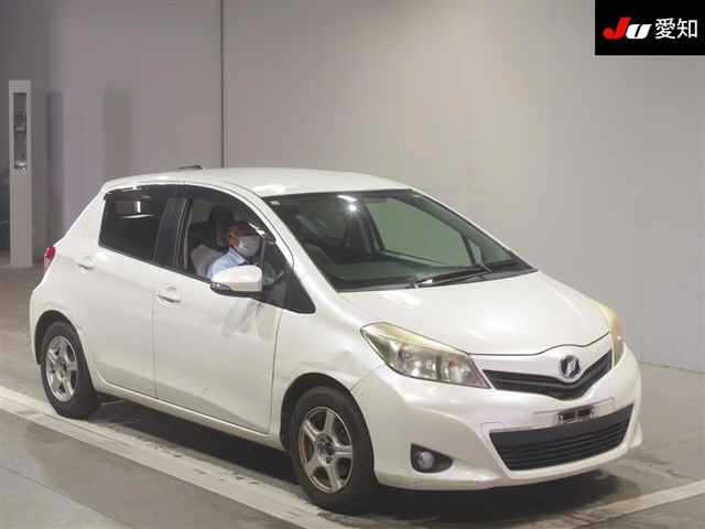 TOYOTA VITZ 2011