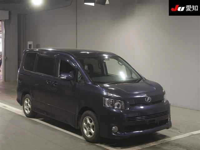TOYOTA VOXY 2010
