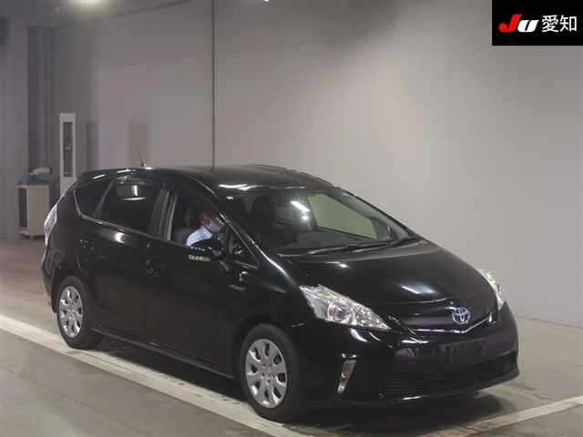 TOYOTA PRIUS ALPHA 2013