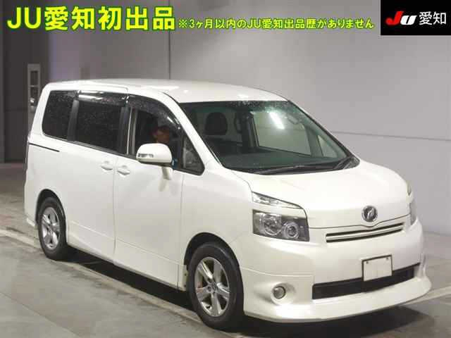 TOYOTA VOXY 2010