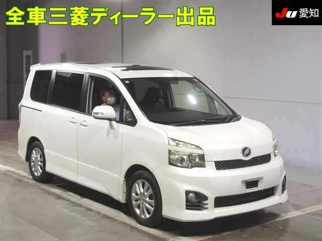 TOYOTA VOXY 2010