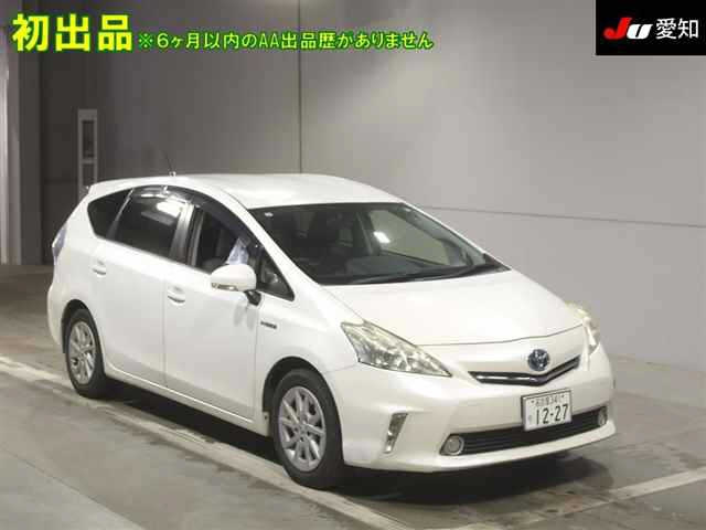 TOYOTA PRIUS ALPHA 2013