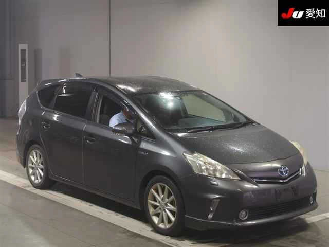TOYOTA PRIUS ALPHA 2013