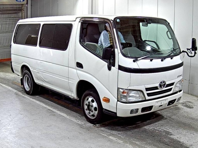 TOYOTA DYNA 2012