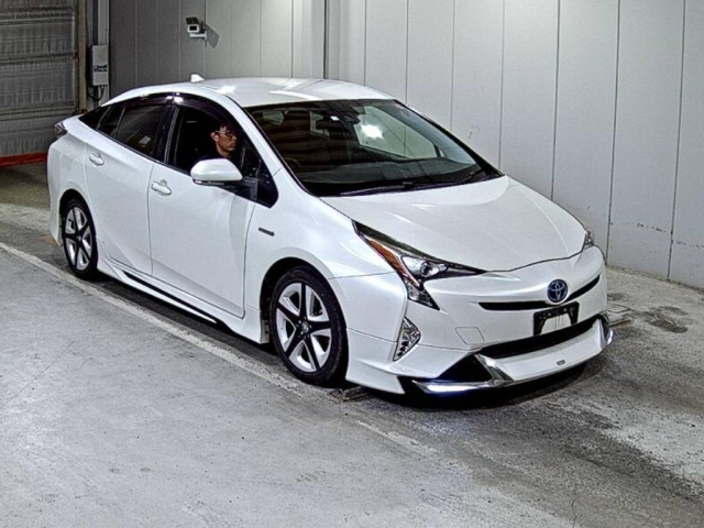 TOYOTA PRIUS 2016
