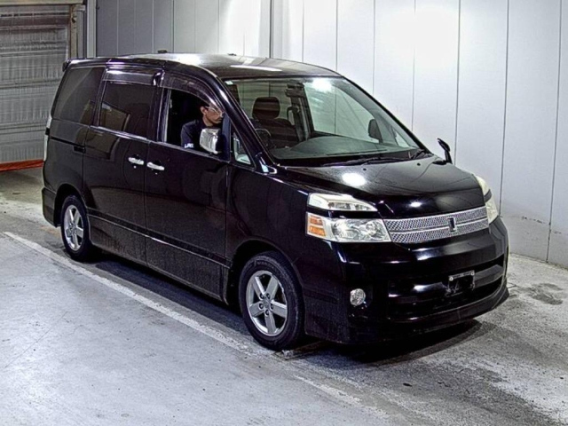 TOYOTA VOXY 2005