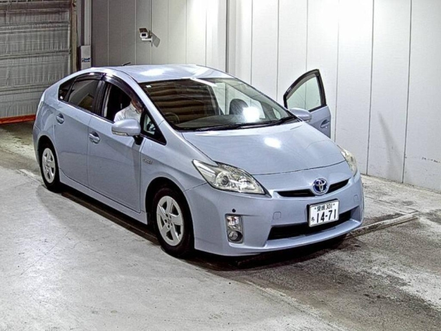 TOYOTA PRIUS