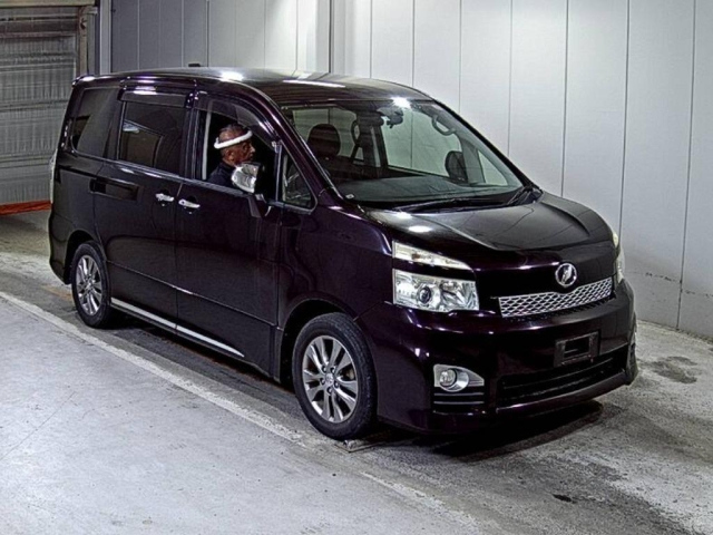 TOYOTA VOXY 2012