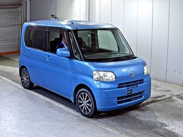 DAIHATSU TANTO 2010
