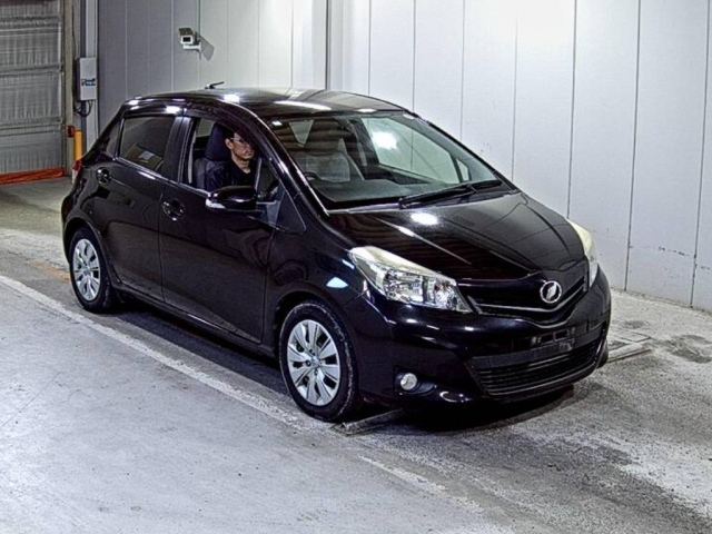 TOYOTA VITZ 2012