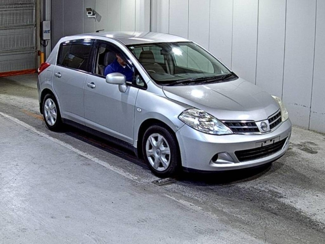 NISSAN TIIDA