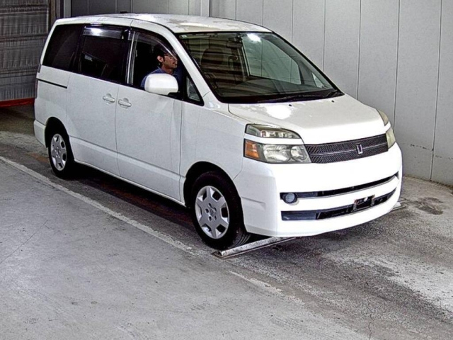 TOYOTA VOXY 2005