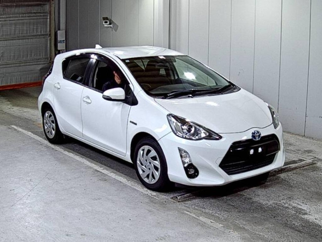 TOYOTA AQUA 2015
