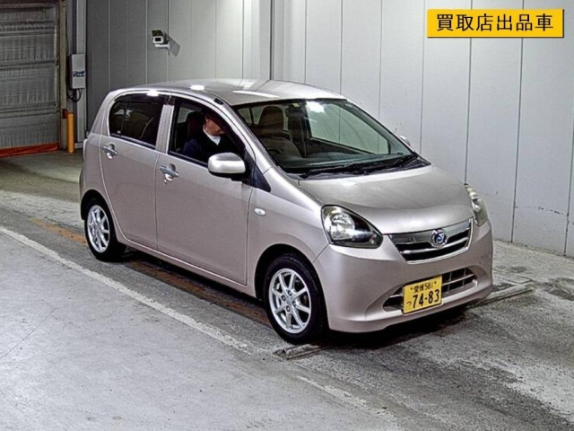 DAIHATSU MIRA E S 2013