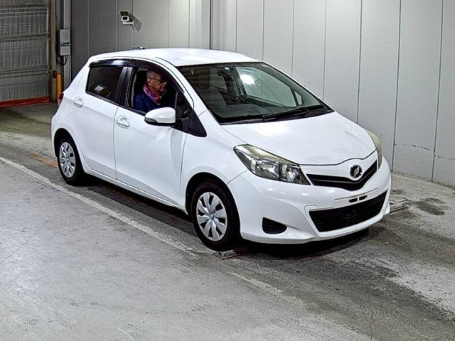 TOYOTA VITZ 2011