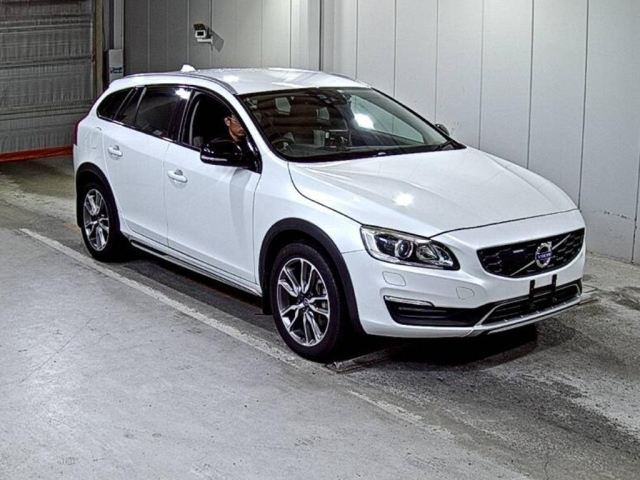 VOLVO V60 2016