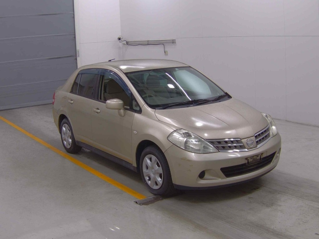 NISSAN TIIDA LATIO