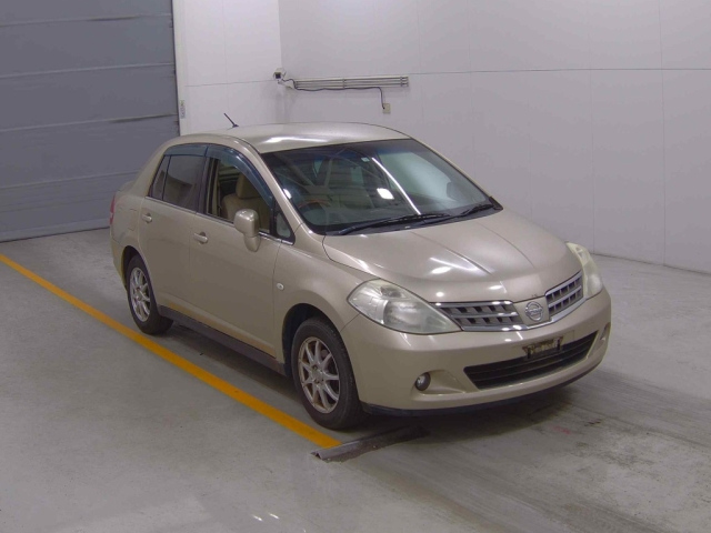 NISSAN TIIDA LATIO