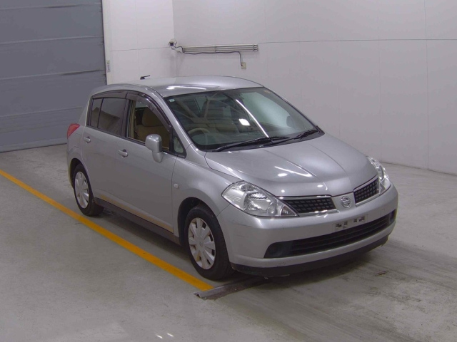 NISSAN TIIDA 2005