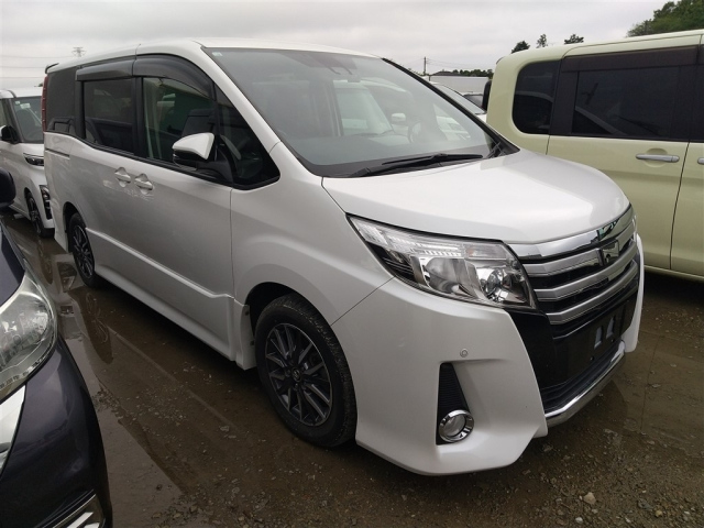 TOYOTA NOAH 2016