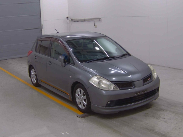 NISSAN TIIDA