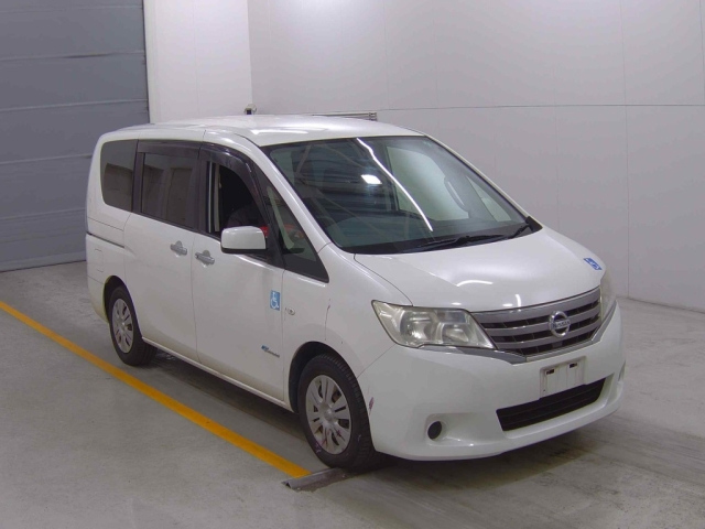 NISSAN SERENA 2013