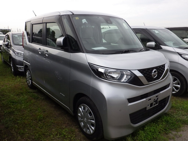 NISSAN ROOX