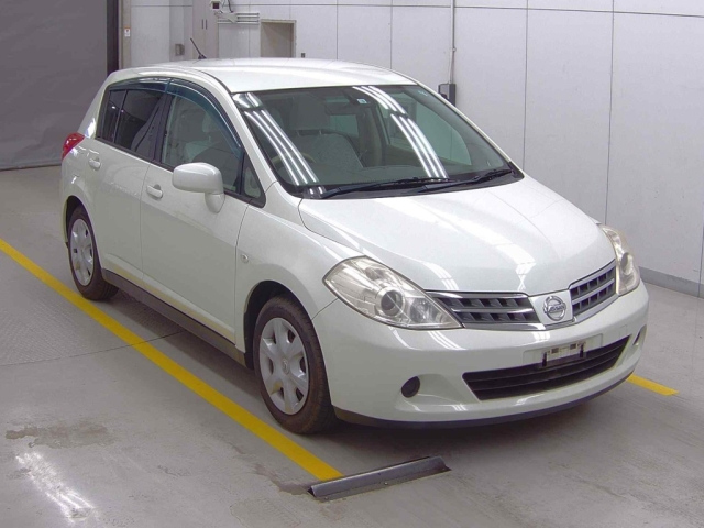 NISSAN TIIDA 2010