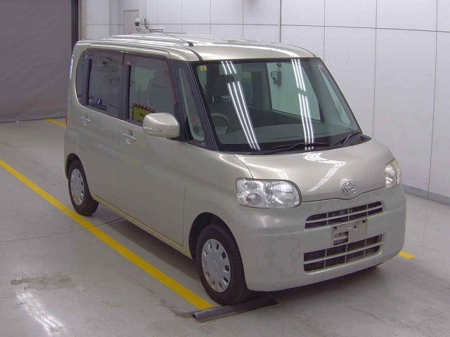 DAIHATSU TANTO 2010