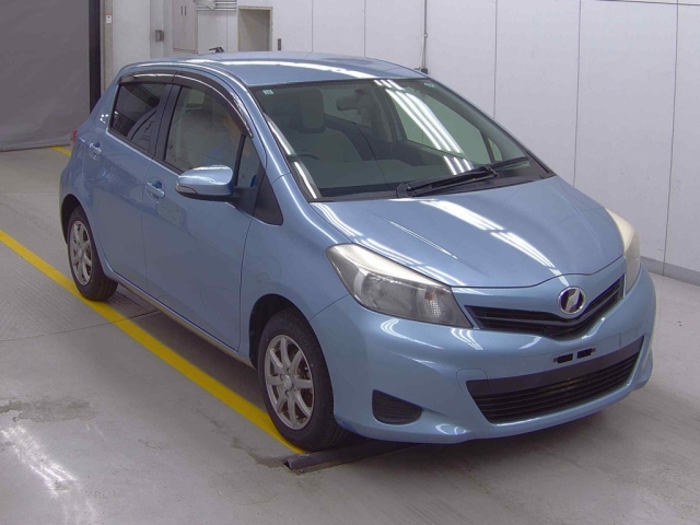 TOYOTA VITZ 2013