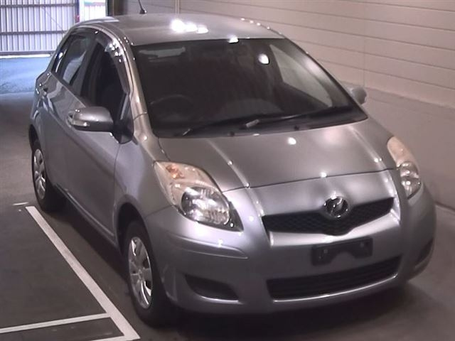 TOYOTA VITZ 2010