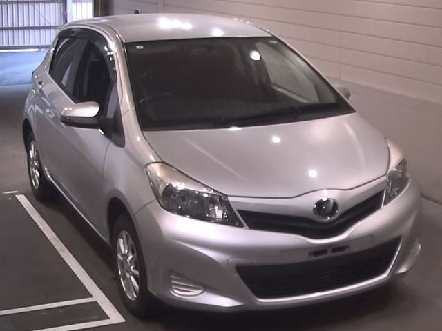 TOYOTA VITZ 2014