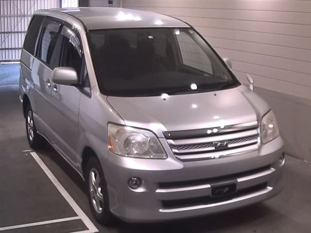 TOYOTA NOAH 2006
