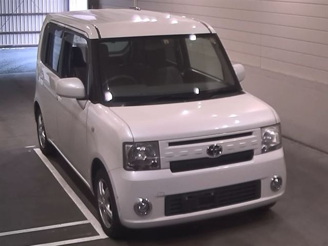 TOYOTA PIXIS SPACE 2012
