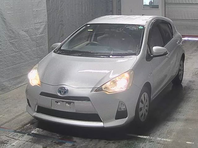 TOYOTA AQUA 2012