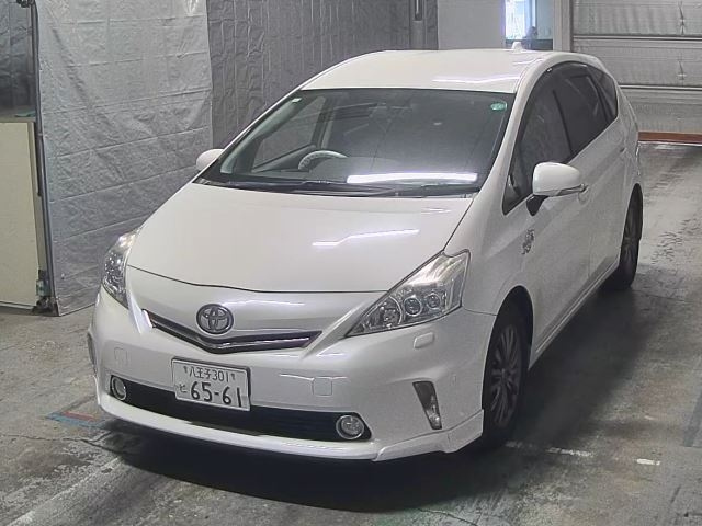 TOYOTA PRIUS ALPHA 2012