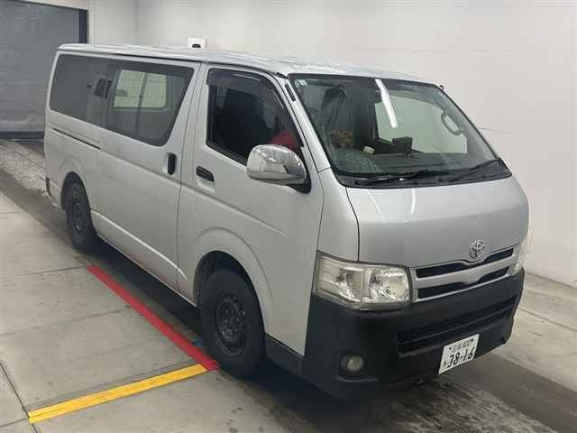 TOYOTA HIACE VAN 2011