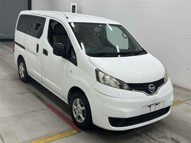 NISSAN NV200 2015