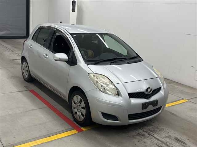 TOYOTA VITZ 2010