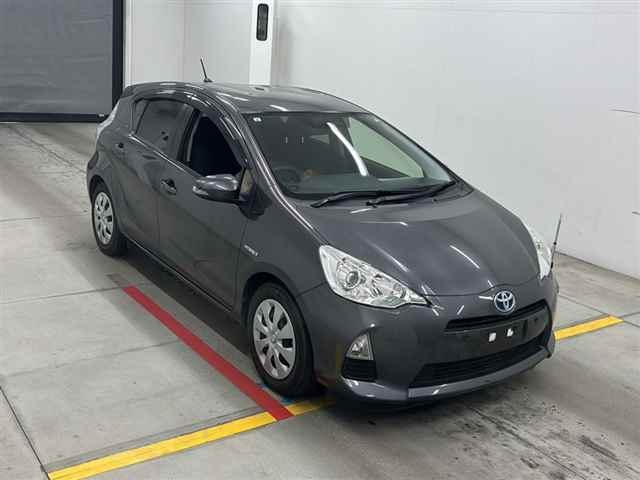 TOYOTA AQUA 2013