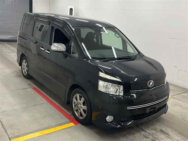 TOYOTA VOXY 2010